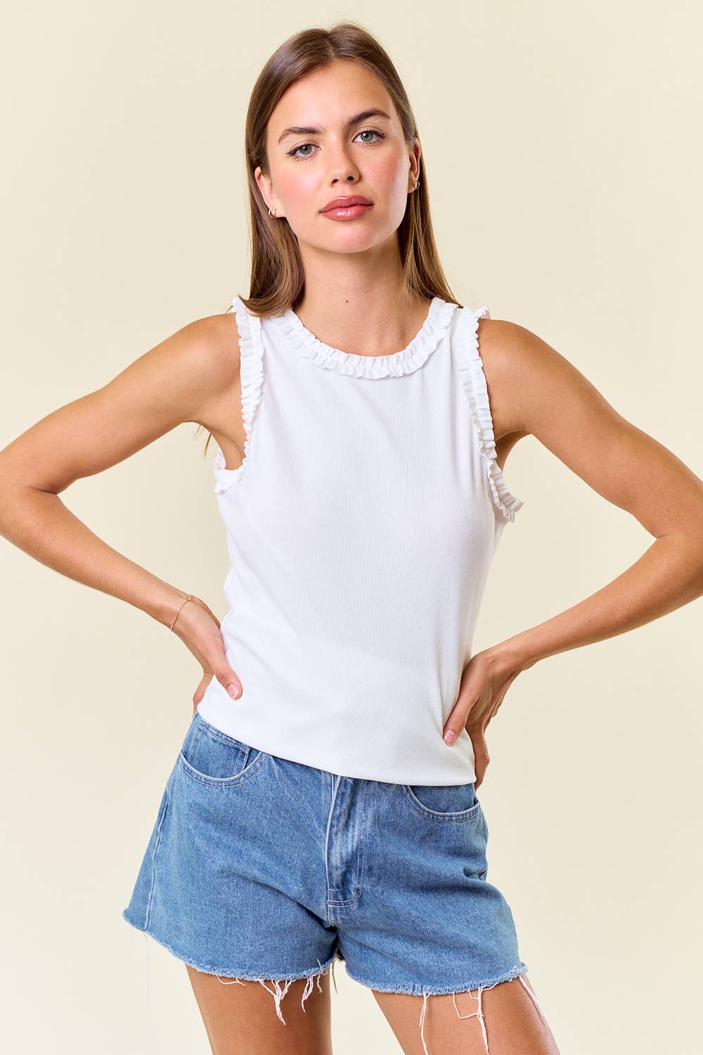 SOLID KNIT TANK W.RUFFLE TRIM